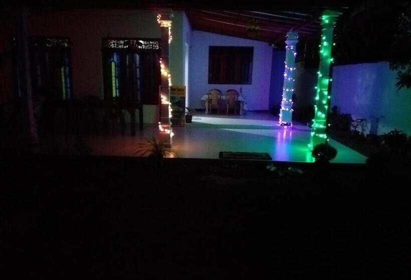 Bed and Breakfast Ever Glow Guest Mirissa