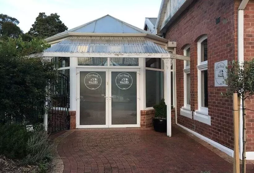 Cygnet Old Bank B & B Cafe & Gift Store