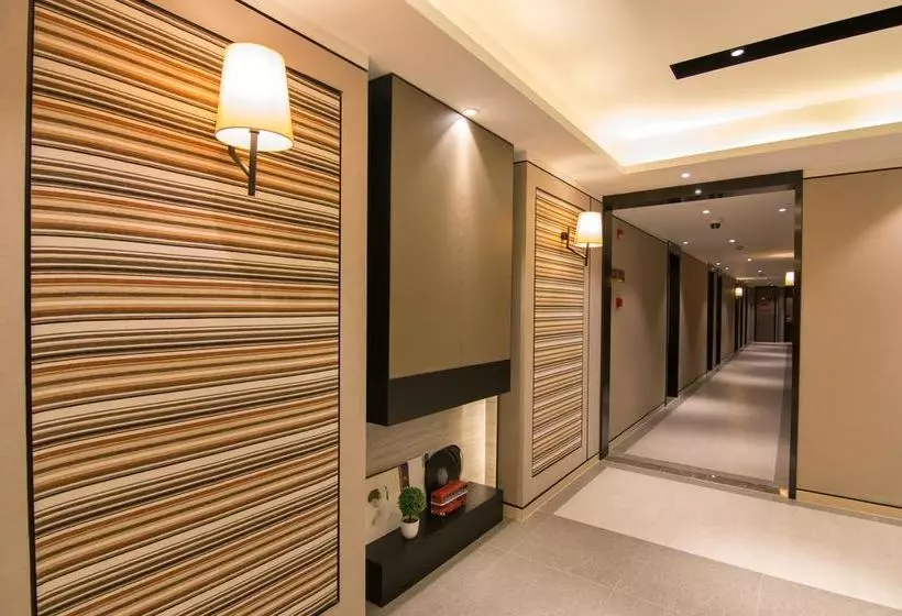 هتل Homeinn  Boutique Shanghai Pudong Airport Branch