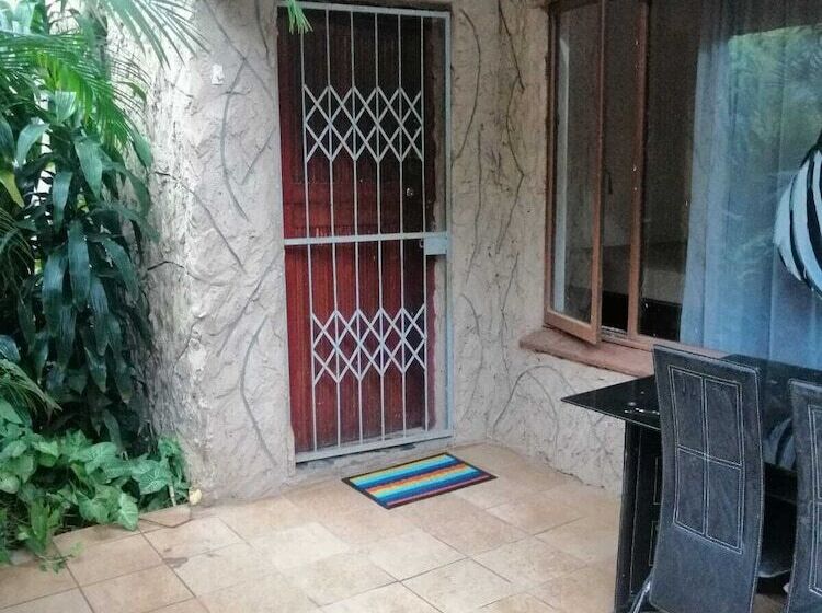 Отель Asante Sana Guesthouse