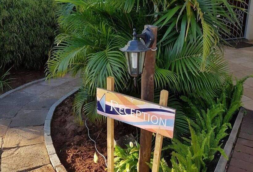 Отель Asante Sana Guesthouse