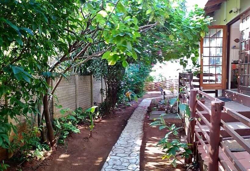 Отель Asante Sana Guesthouse