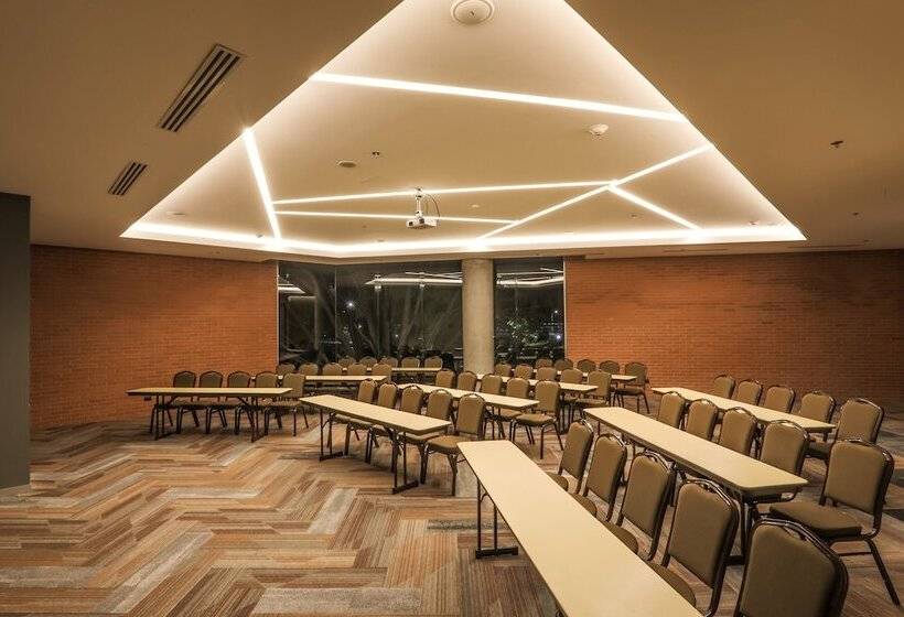 هتل Four Points By Sheraton Puebla