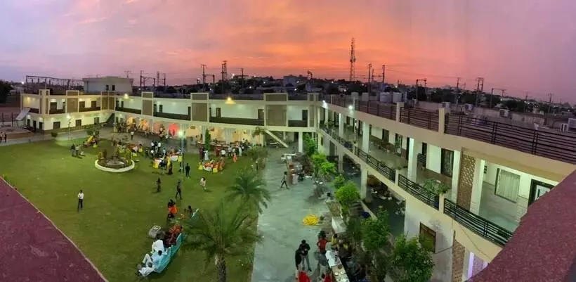 Hotelli Kumkum Palace