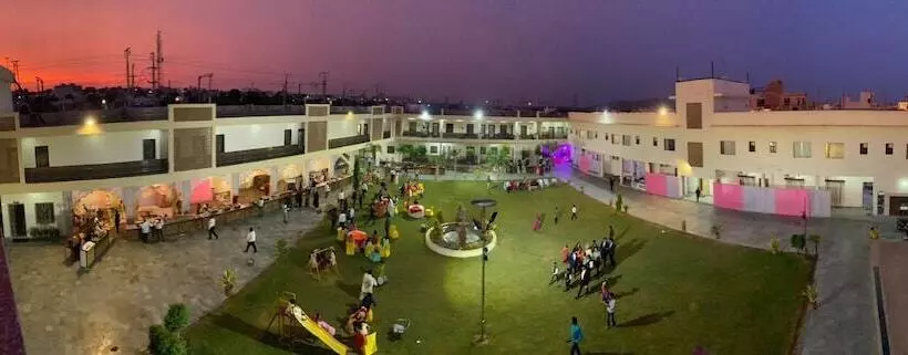 Hotelli Kumkum Palace