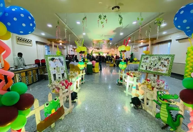 Hotelli Kumkum Palace