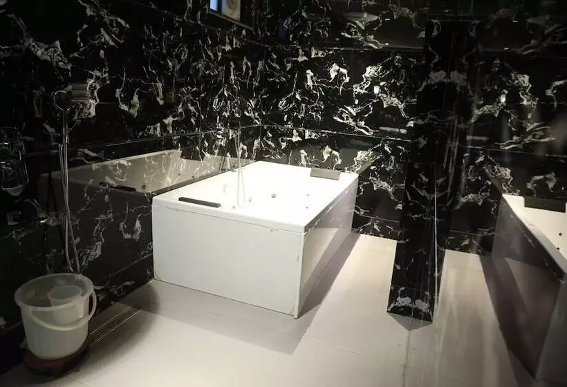 Hotelli Kumkum Palace