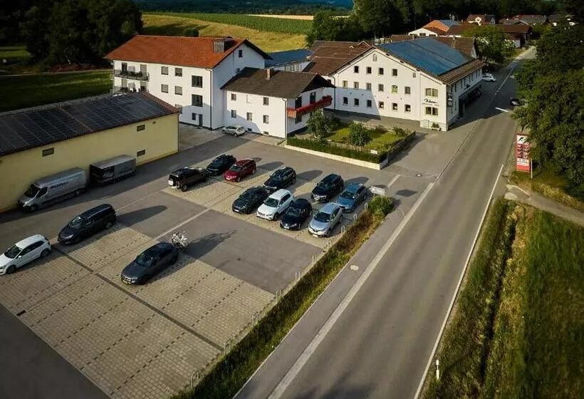Hotelli Landgasthof Wurm