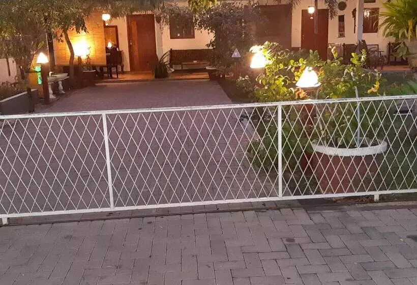 تختخواب و صبحانه Villa 67