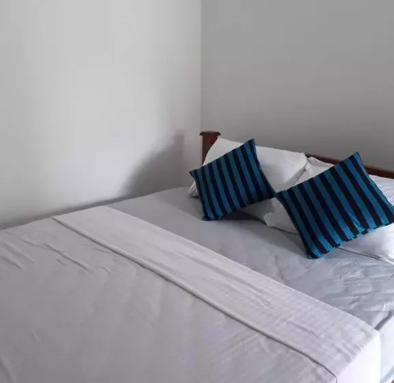 تختخواب و صبحانه Villa 67