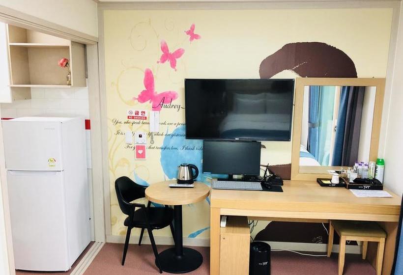 Hotell Joy Near Camp Humphres