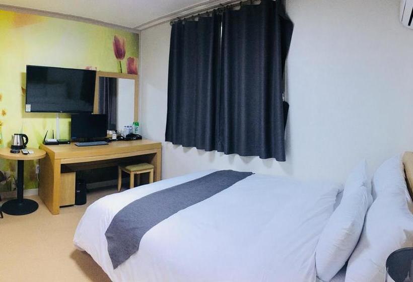 Hotell Joy Near Camp Humphres