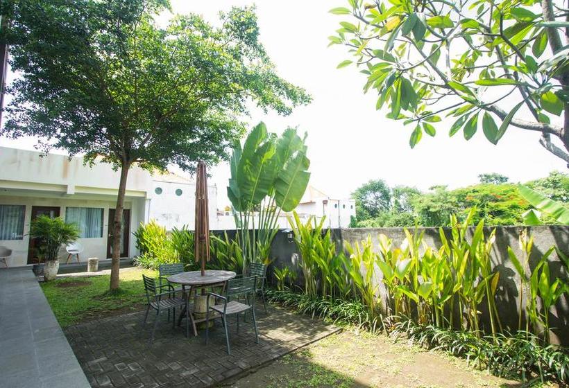 Отель Soraya Apartment Seminyak