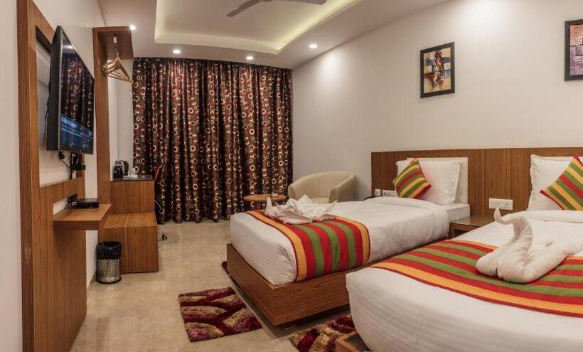 בית מלון כפרי Suktara International