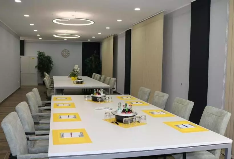 هتل Vitalounge Sports & Spa