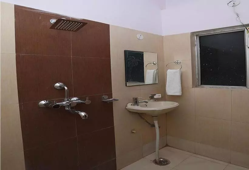 Oyo 10347 Hotel Deepak
