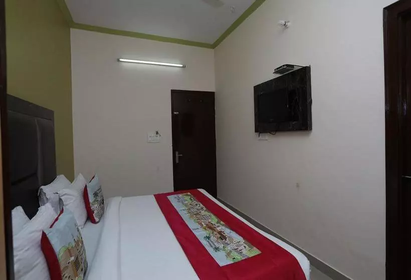 Oyo 10347 Hotel Deepak