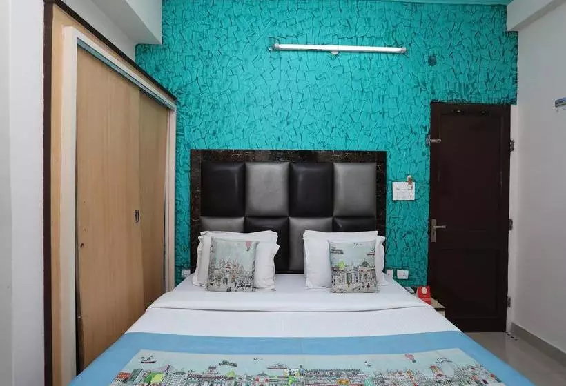 Oyo 10347 Hotel Deepak