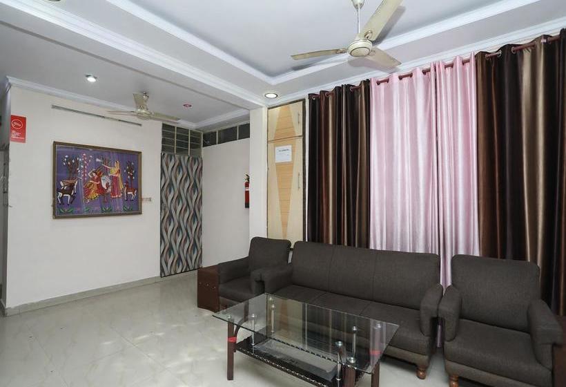 Oyo 10347 Hotel Deepak