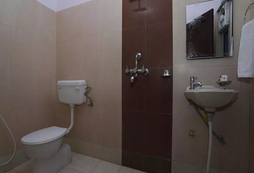 Oyo 10347 Hotel Deepak