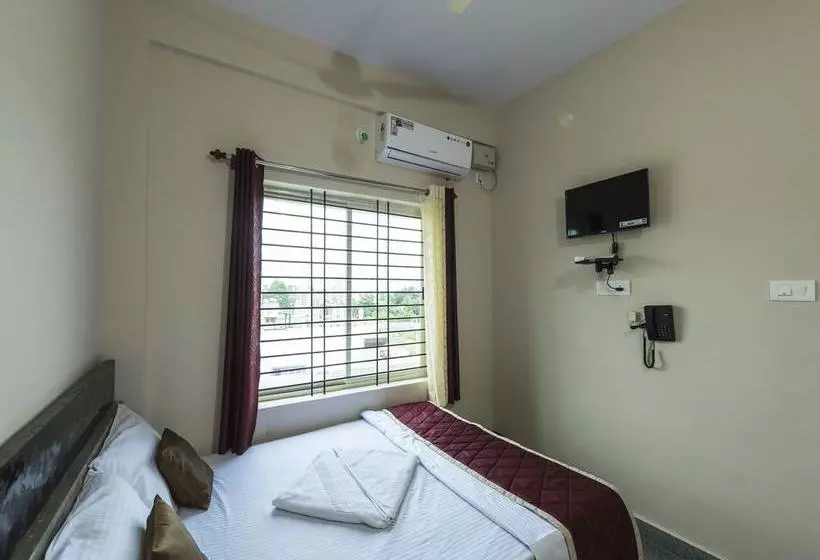 Oyo 9544 Hotel Crown Residency