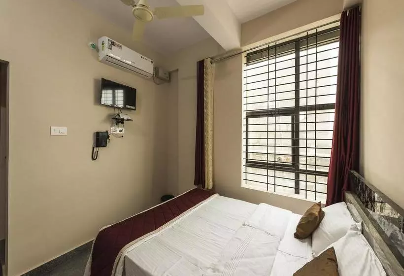 Oyo 9544 Hotel Crown Residency