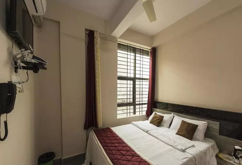 Oyo 9544 Hotel Crown Residency