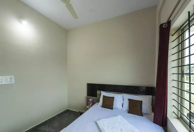 Oyo 9544 Hotel Crown Residency