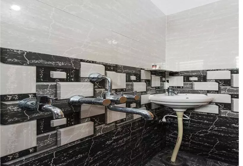 Oyo 9544 Hotel Crown Residency