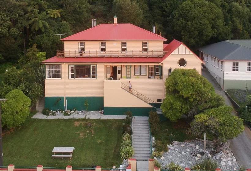 South Of The Barber Hostel