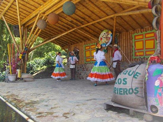 هاستل Aparthotel 2km Parque Del Café Bookutrip