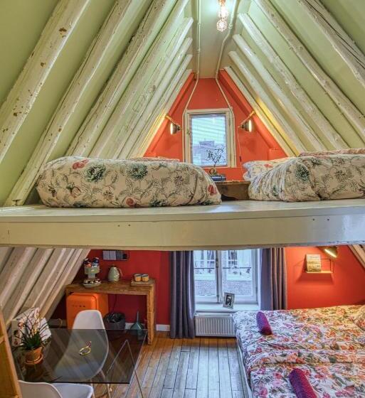 ベッドアンドブレックファースト Attic Monkeys Lodge