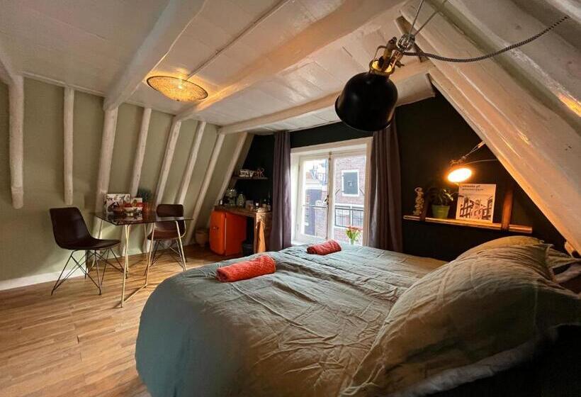 ベッドアンドブレックファースト Attic Monkeys Lodge