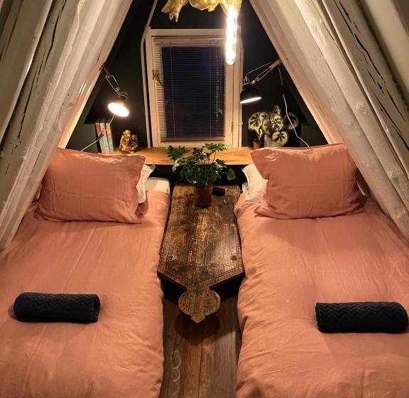 ベッドアンドブレックファースト Attic Monkeys Lodge