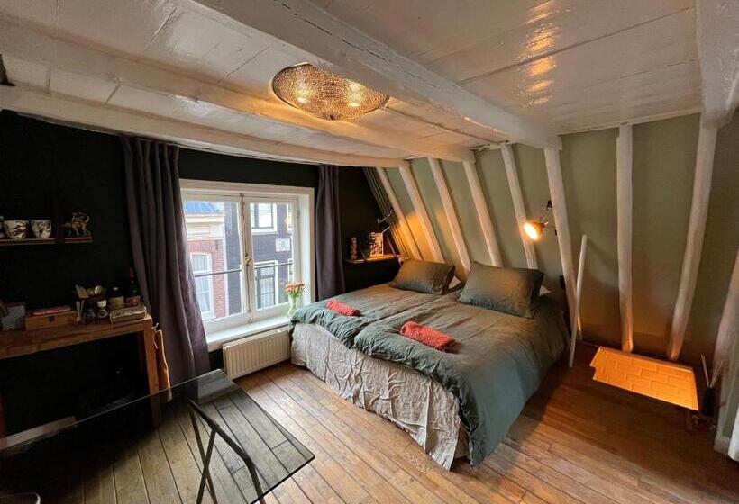 ベッドアンドブレックファースト Attic Monkeys Lodge