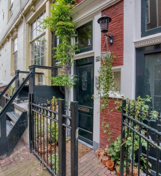 ベッドアンドブレックファースト Attic Monkeys Lodge