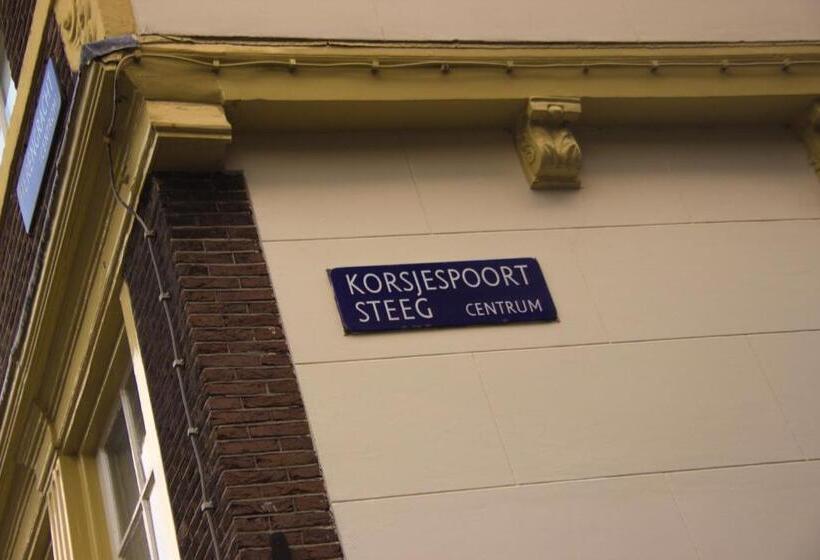 ベッドアンドブレックファースト Attic Monkeys Lodge