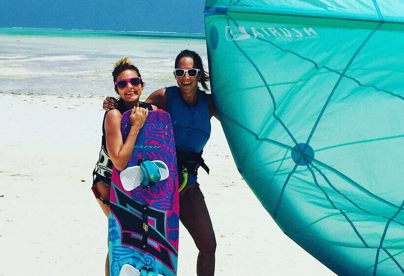 فندق Driftwood Beach Lodge