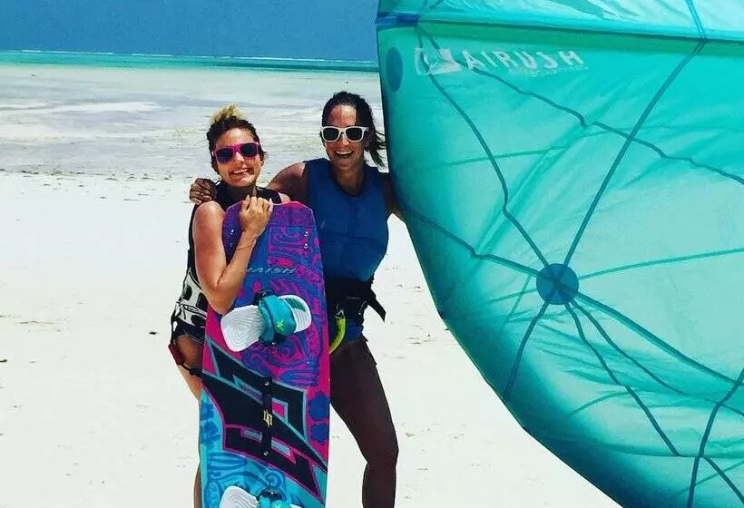 Hotelli Driftwood Beach Lodge