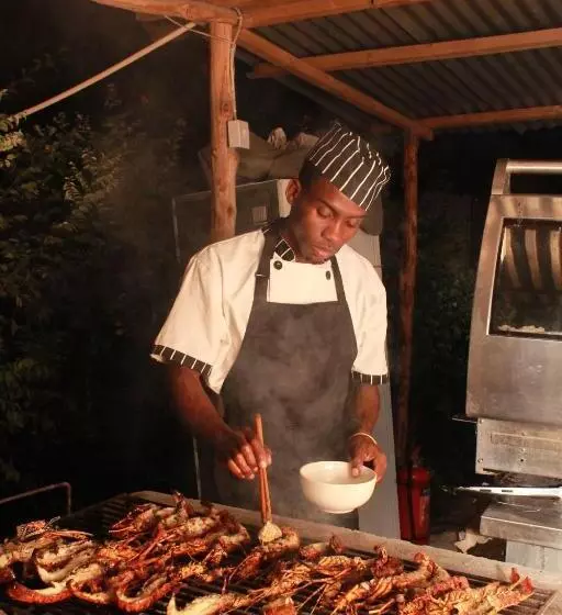 Hotelli Driftwood Beach Lodge