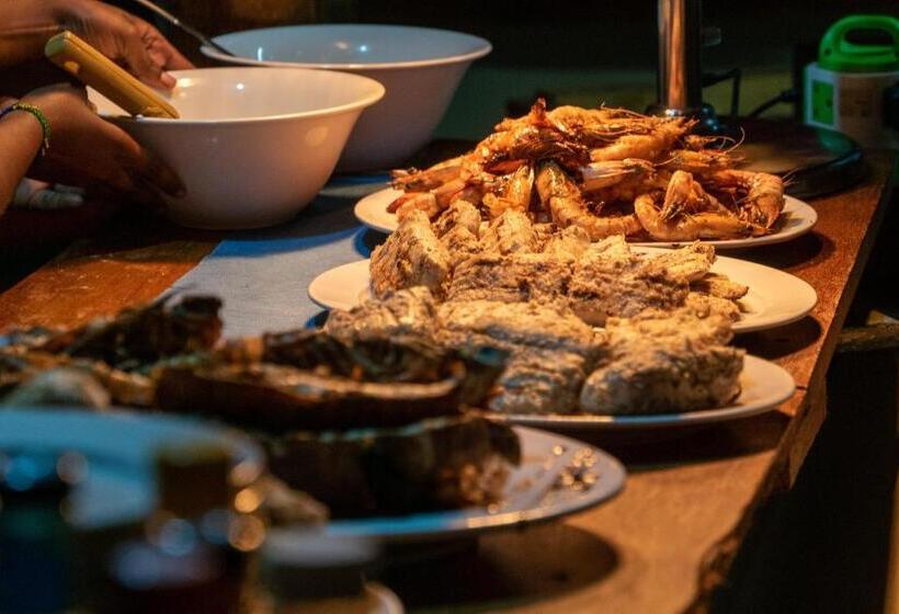 فندق Driftwood Beach Lodge