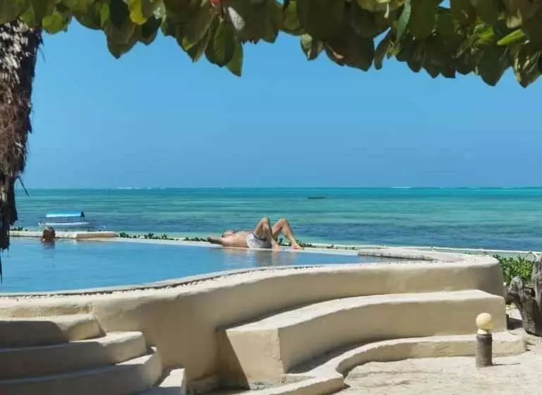 Hotelli Driftwood Beach Lodge