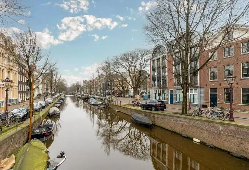 Aamiaismajoitus (B&B) The White Wilde Studio