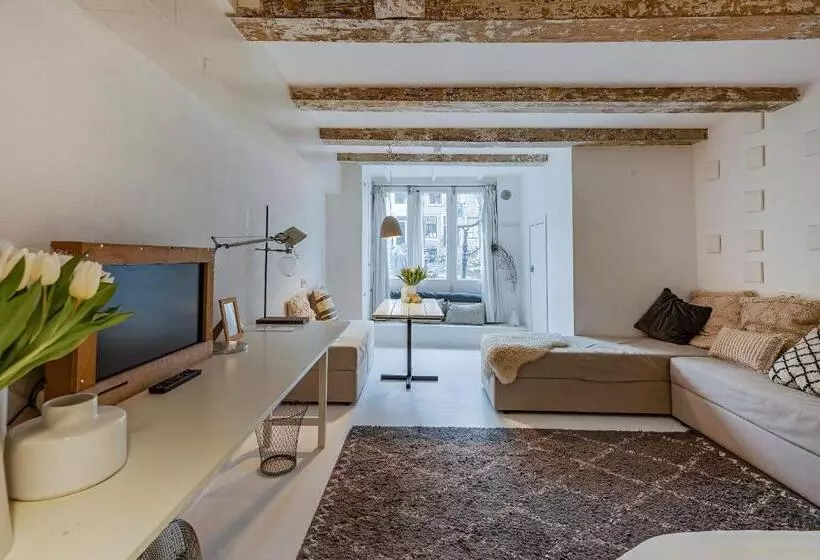 Aamiaismajoitus (B&B) The White Wilde Studio