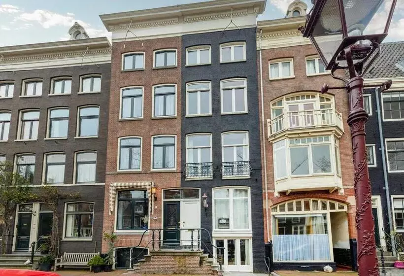 Aamiaismajoitus (B&B) The White Wilde Studio