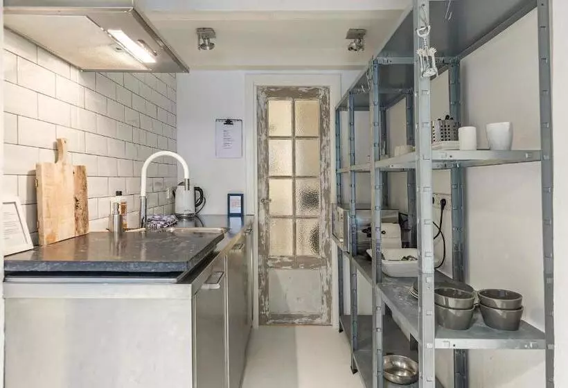 Aamiaismajoitus (B&B) The White Wilde Studio