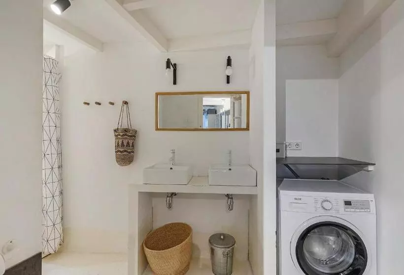 Aamiaismajoitus (B&B) The White Wilde Studio