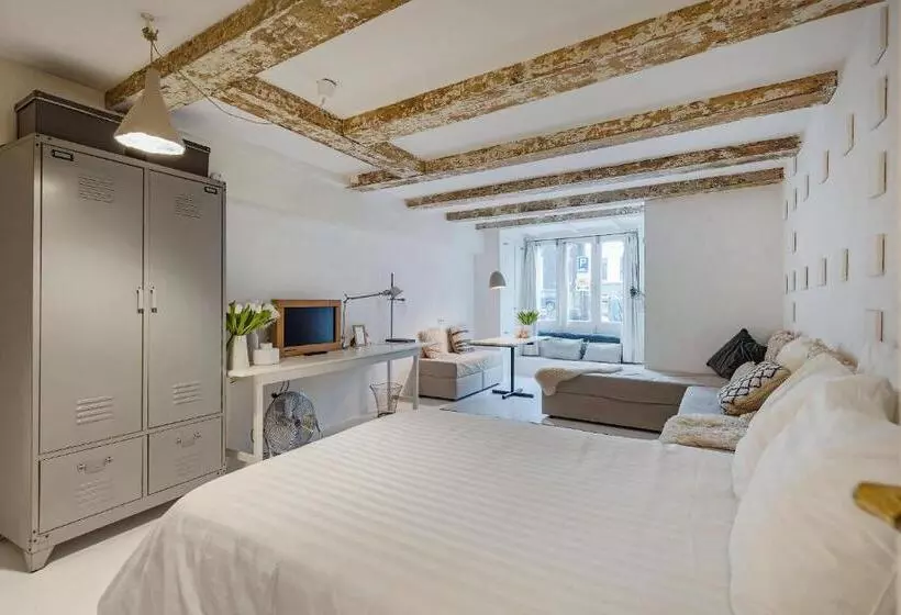 Aamiaismajoitus (B&B) The White Wilde Studio