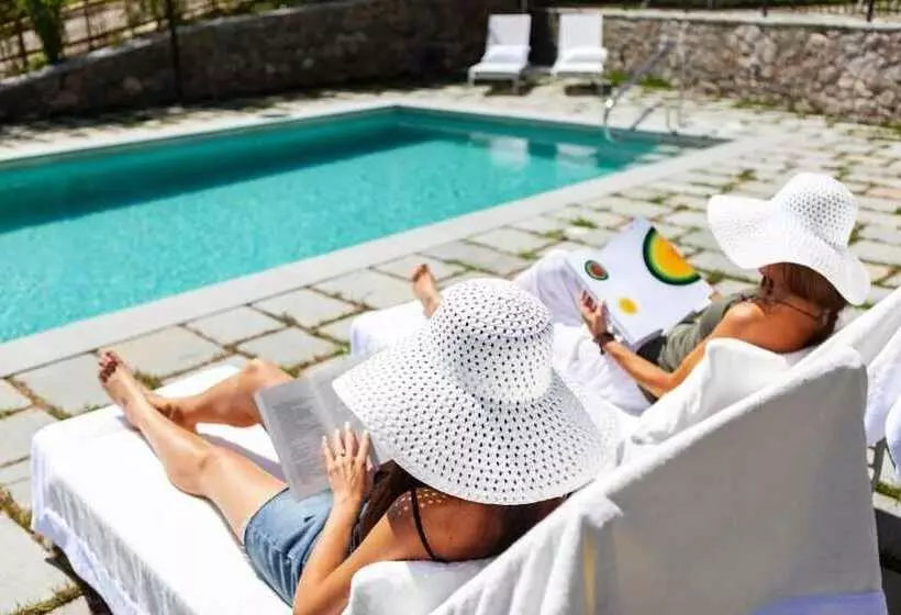 Hotelli Castello Di Pontebosio Luxury Resort