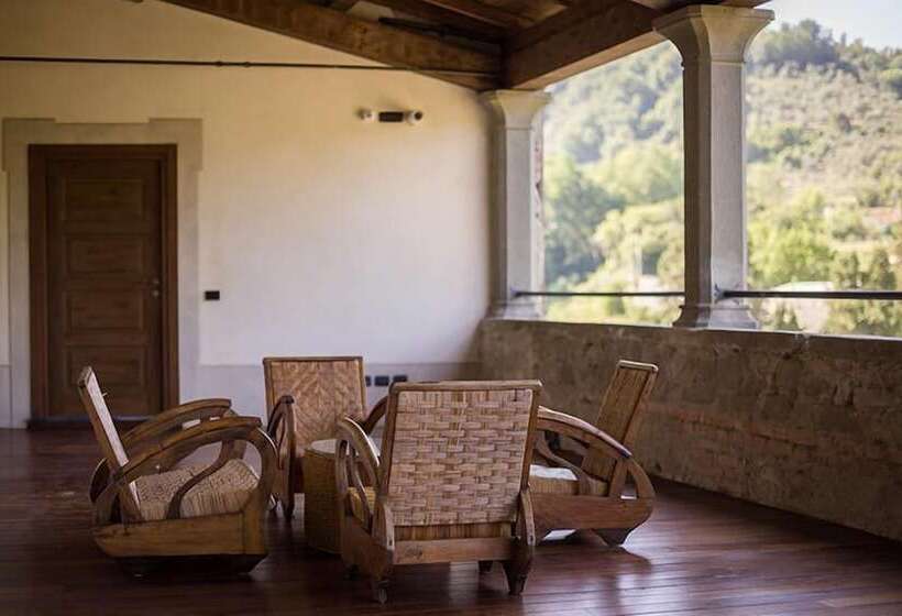 فندق Castello Di Pontebosio Luxury Resort